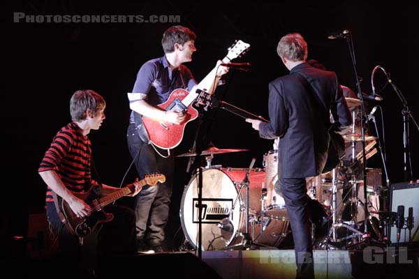 FRANZ FERDINAND - 2005-08-26 - SAINT CLOUD - Domaine National - Grande Scene - 